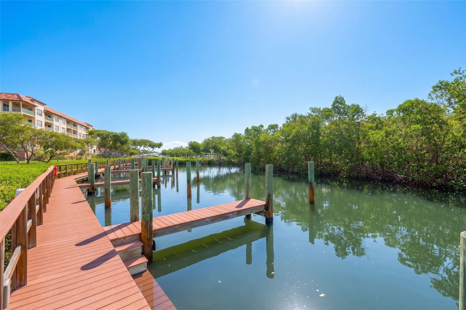 HIDDEN LAGOON AT ARROWHEAD POINT - Residential