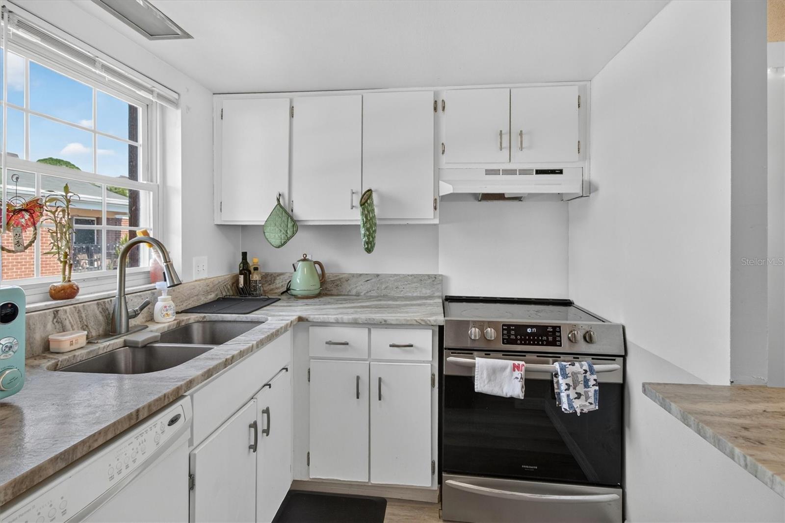JAMESTOWN CONDO - Residential