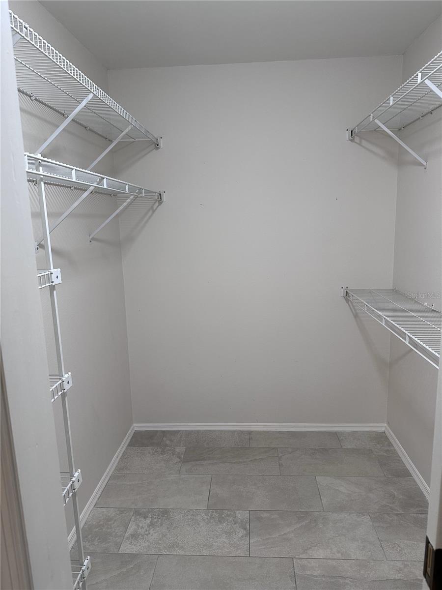 COLONIAL OAKS - Residential Lease
