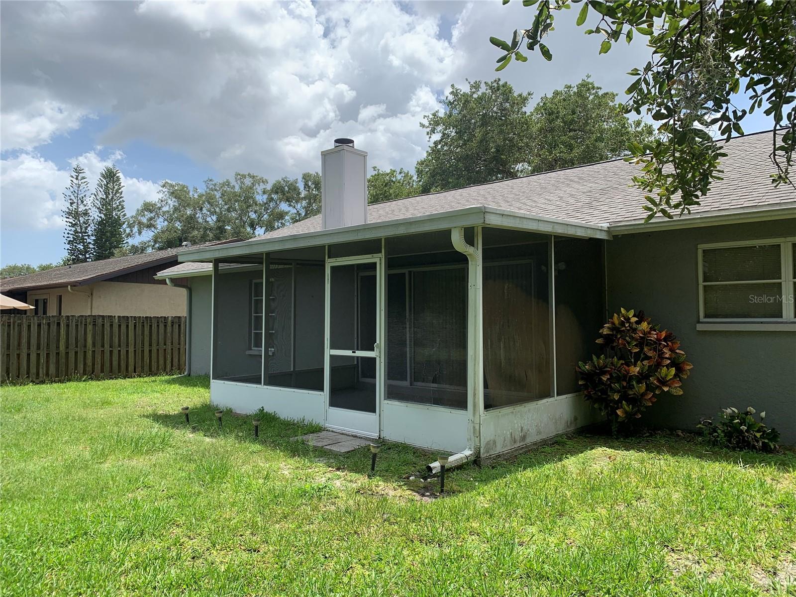 COLONIAL OAKS - Residential Lease