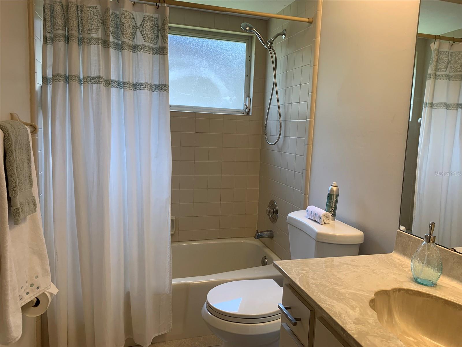 COLONIAL OAKS - Residential Lease