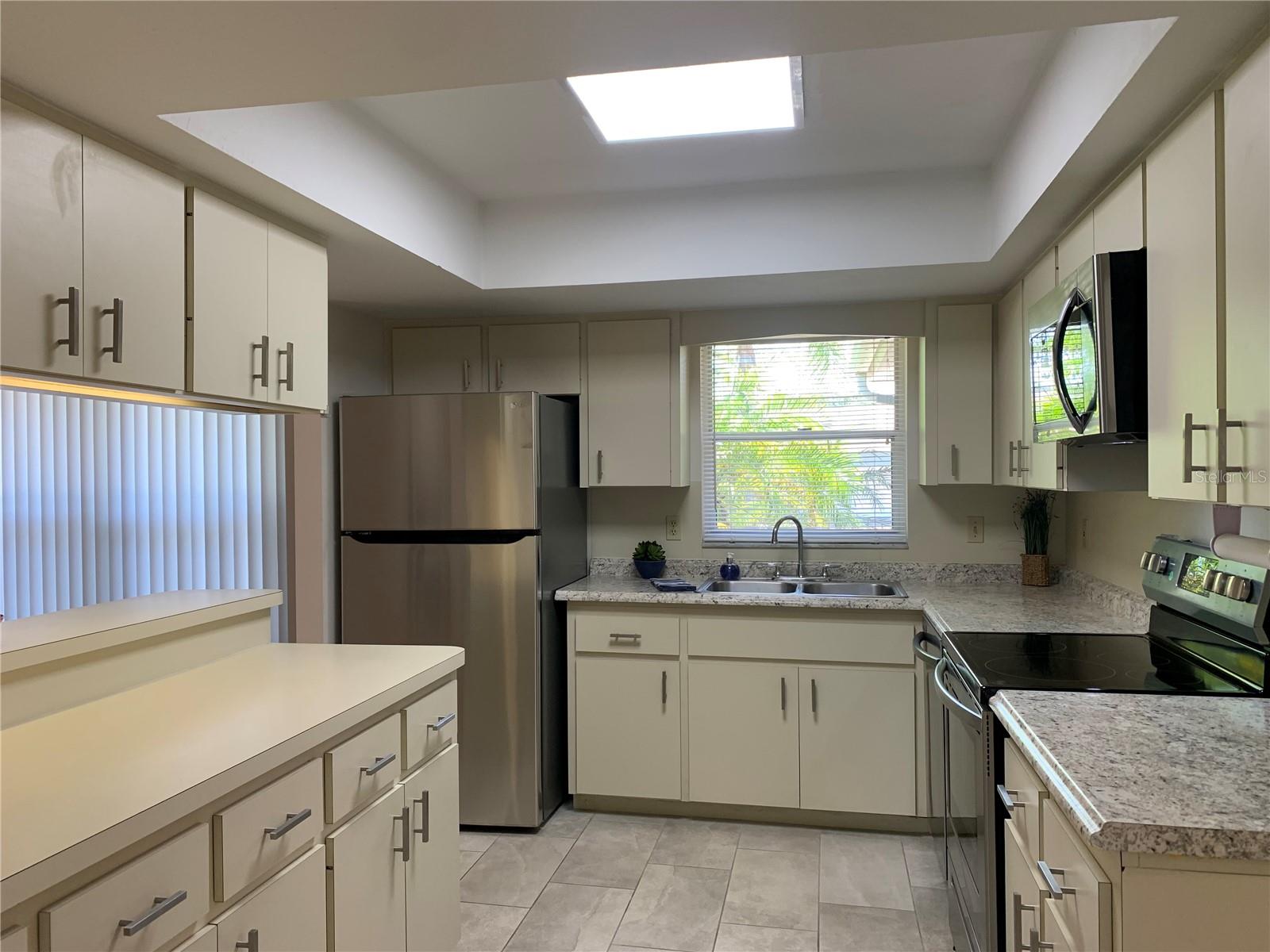 COLONIAL OAKS - Residential Lease