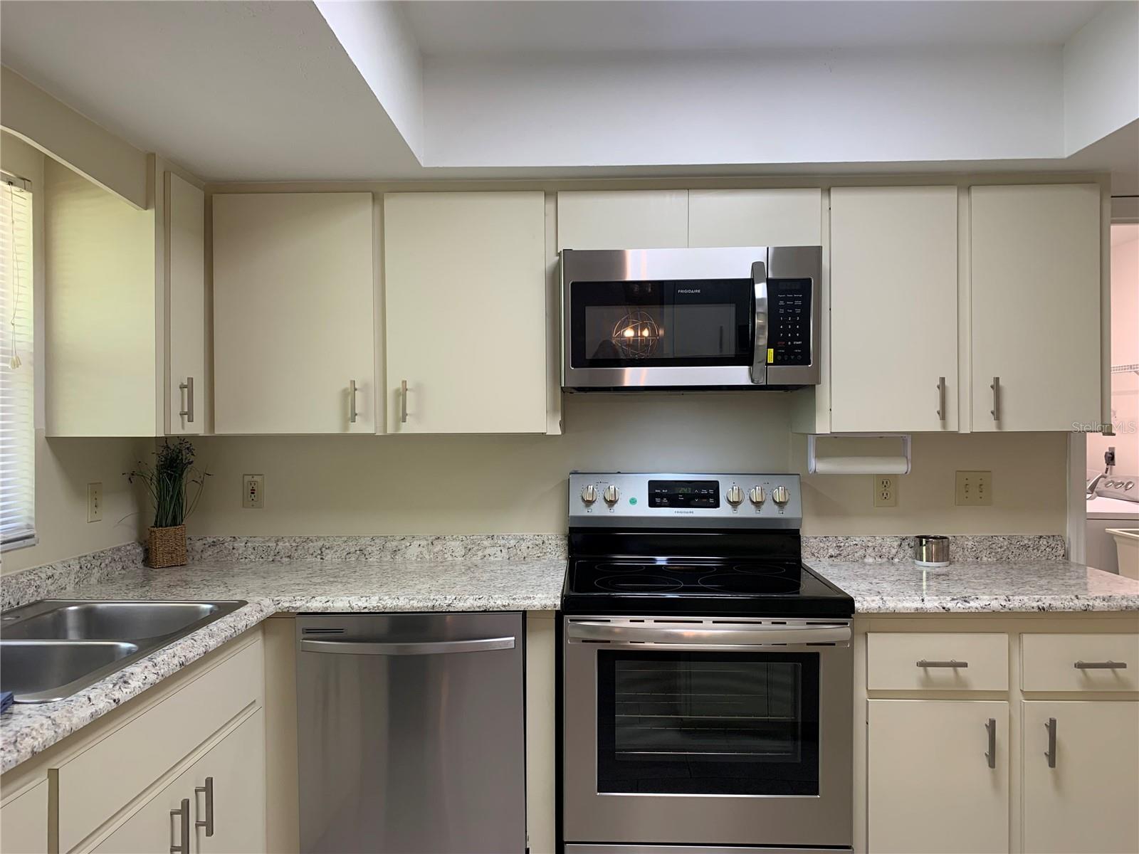 COLONIAL OAKS - Residential Lease