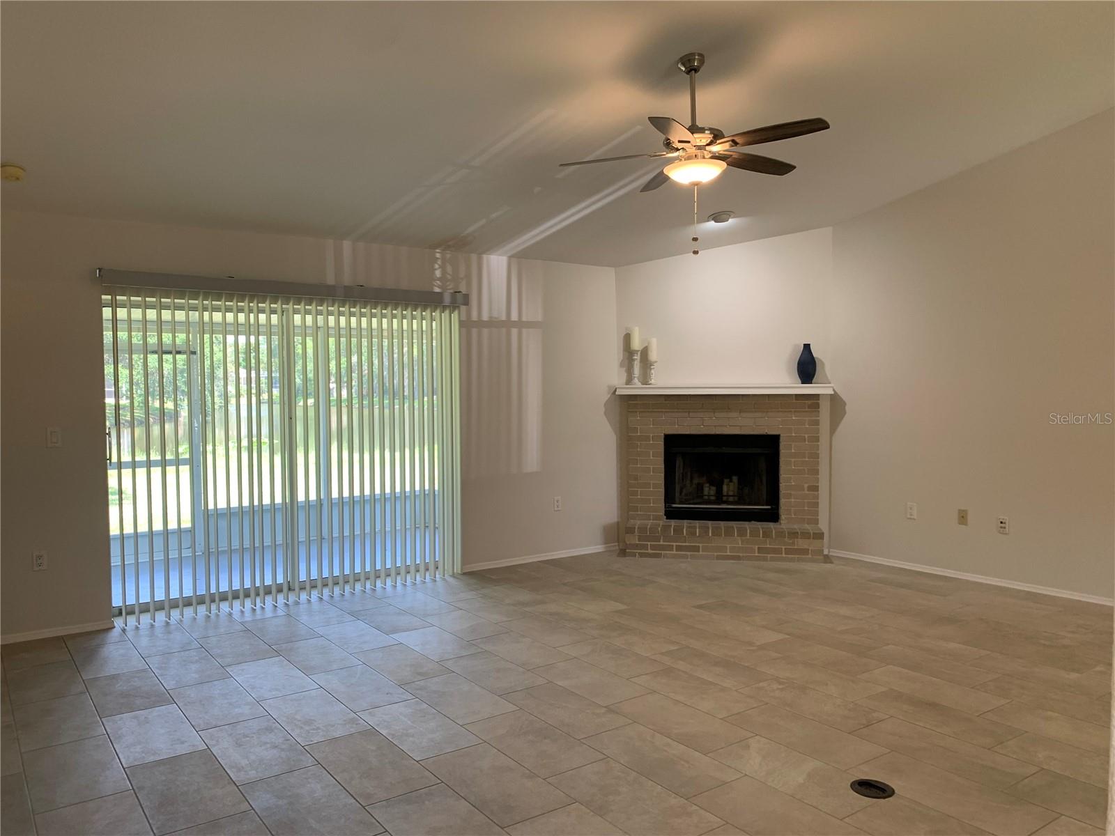 COLONIAL OAKS - Residential Lease
