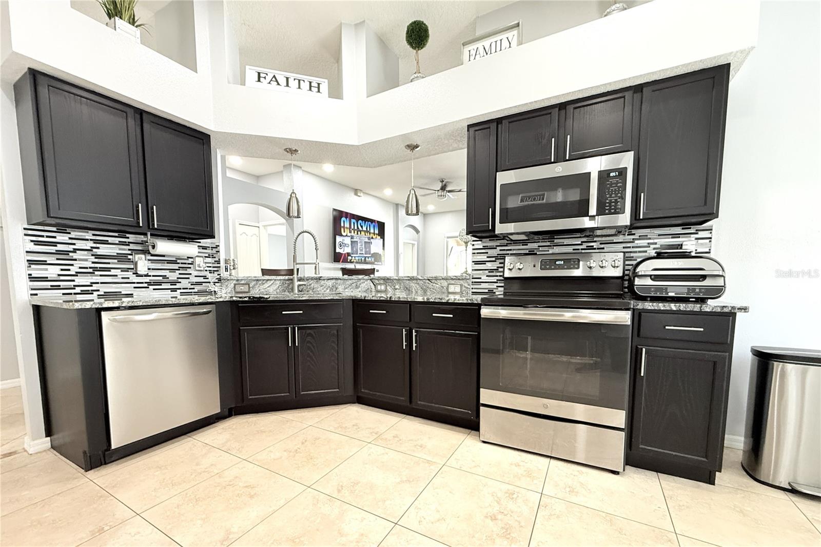 SUNCOAST LAKES PH 01 - Residential