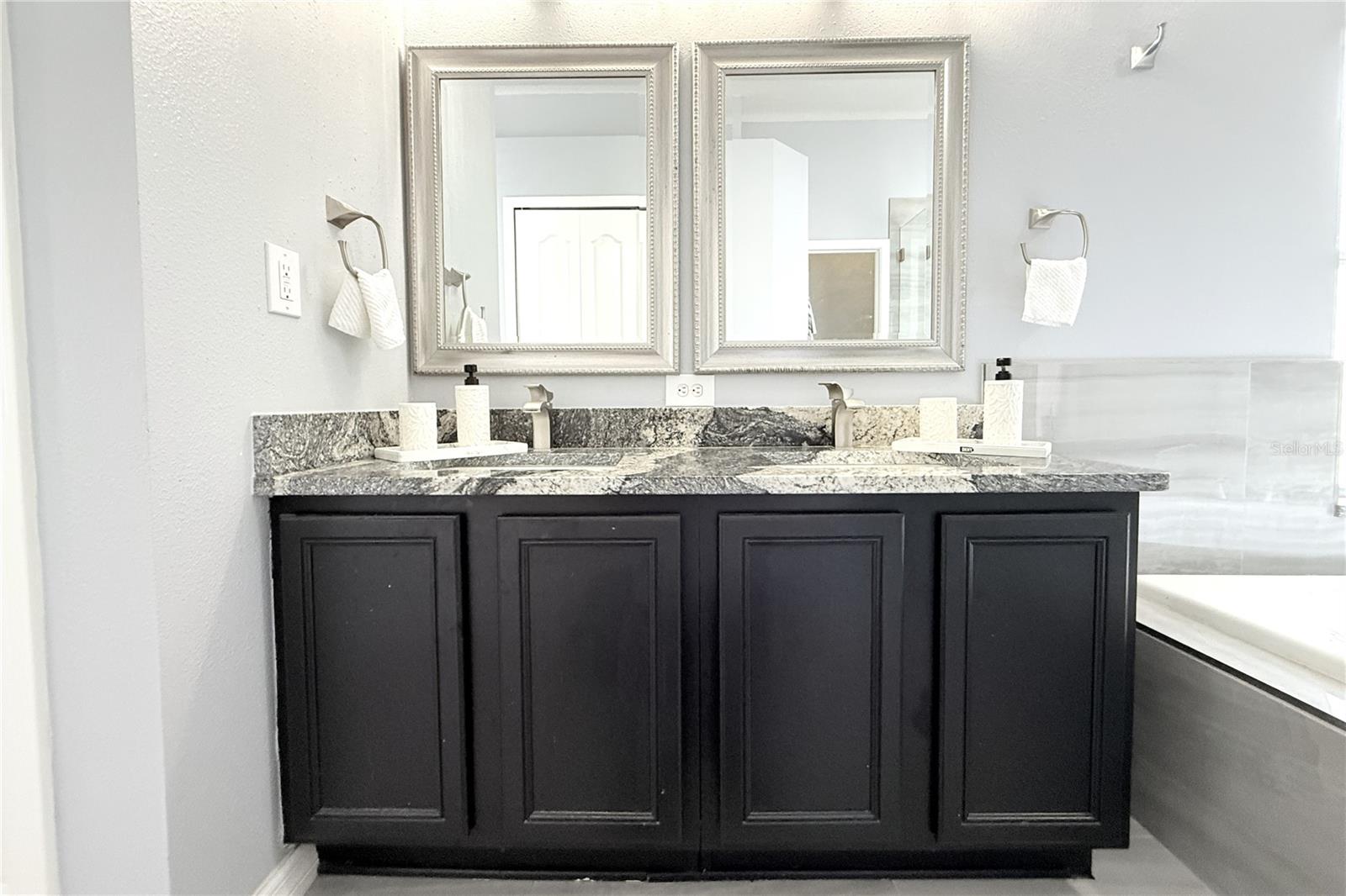 SUNCOAST LAKES PH 01 - Residential