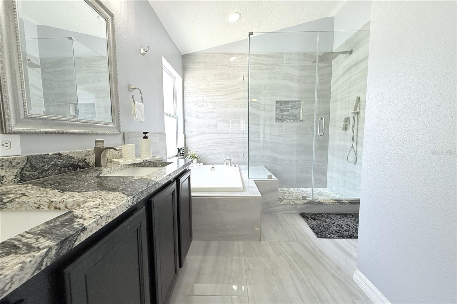 SUNCOAST LAKES PH 01 - Residential