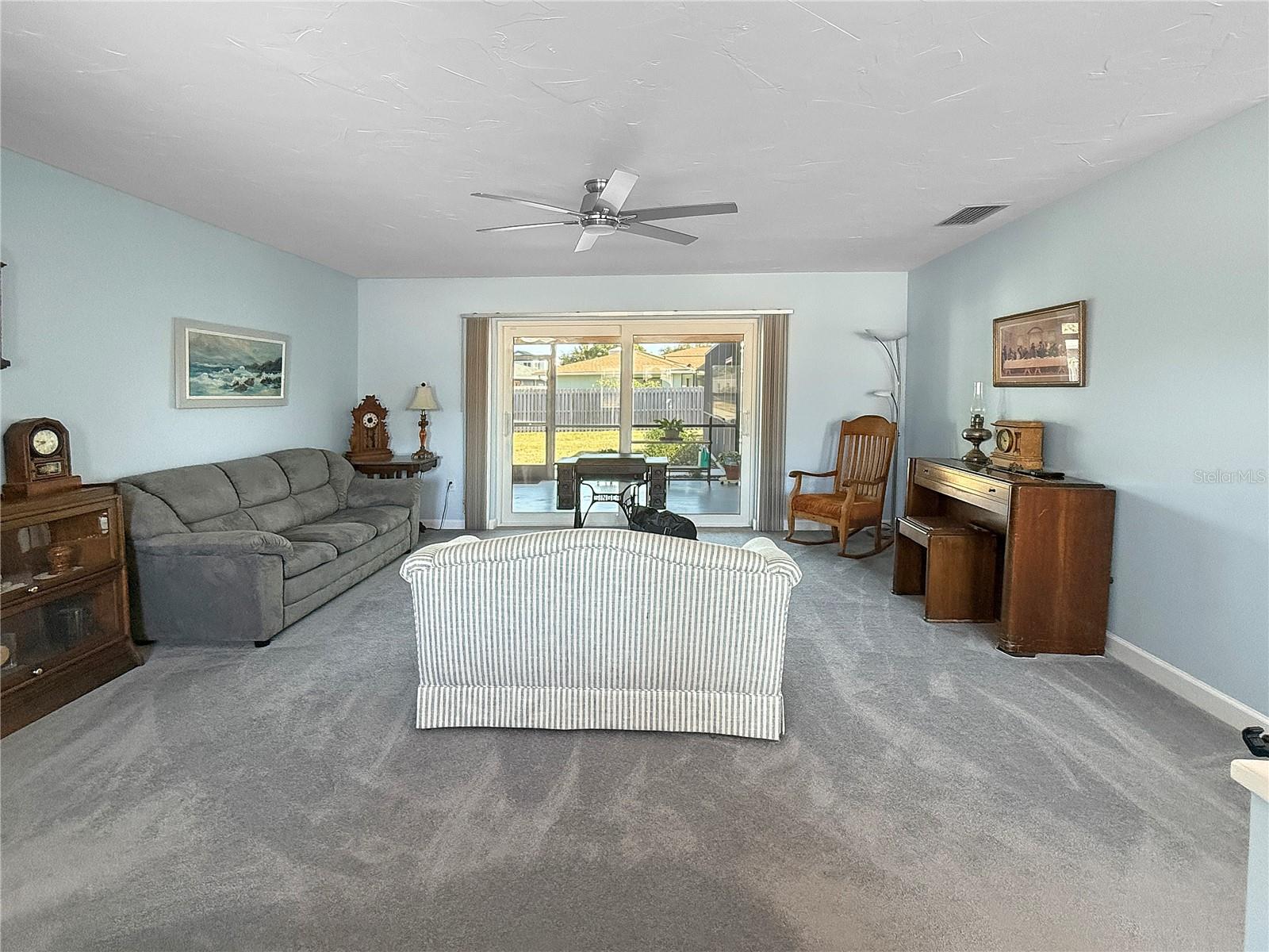 COUNTRY MEADOWS - Residential