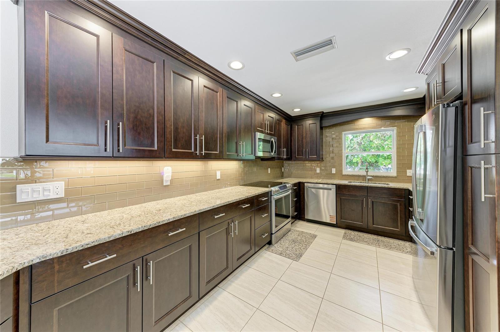 SIESTA ISLES - Residential