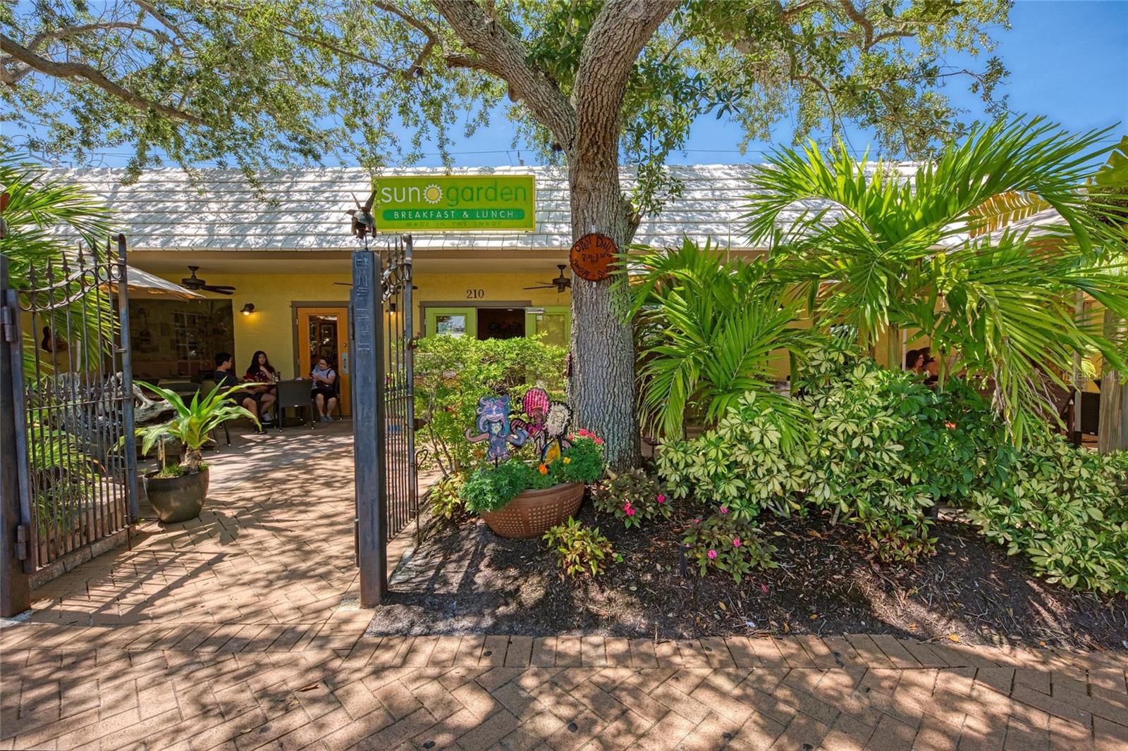 SIESTA ISLES - Residential