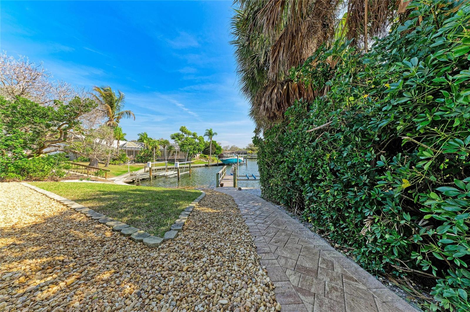 SIESTA ISLES - Residential