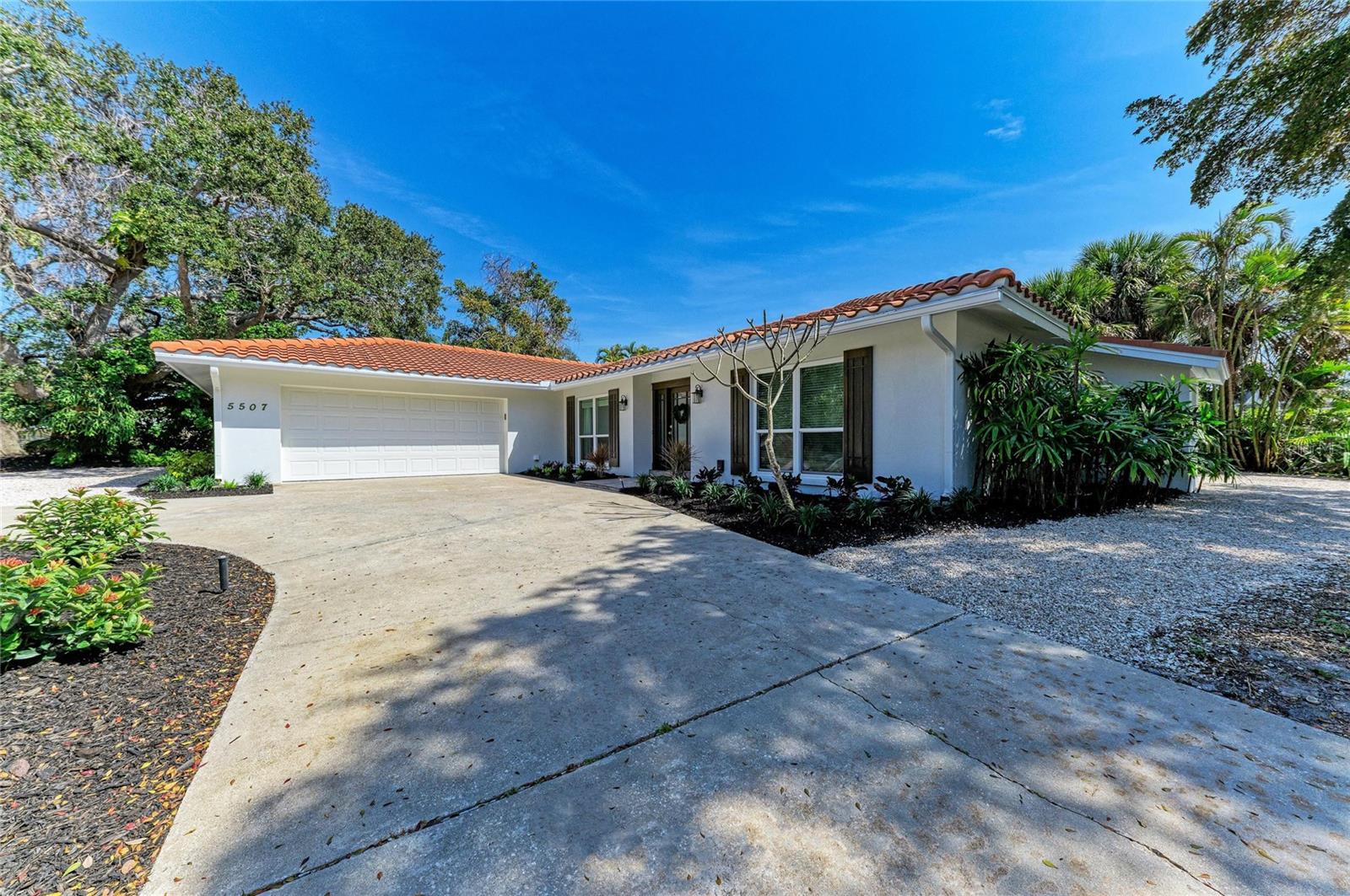 SIESTA ISLES - Residential