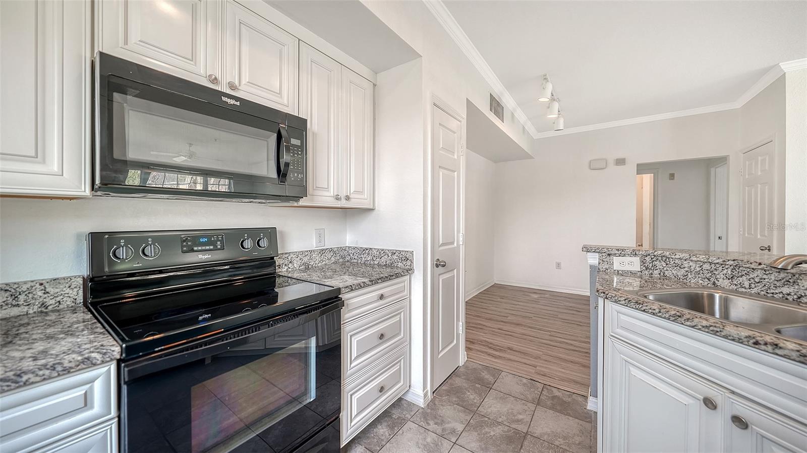 ADMIRALS WALK - Residential