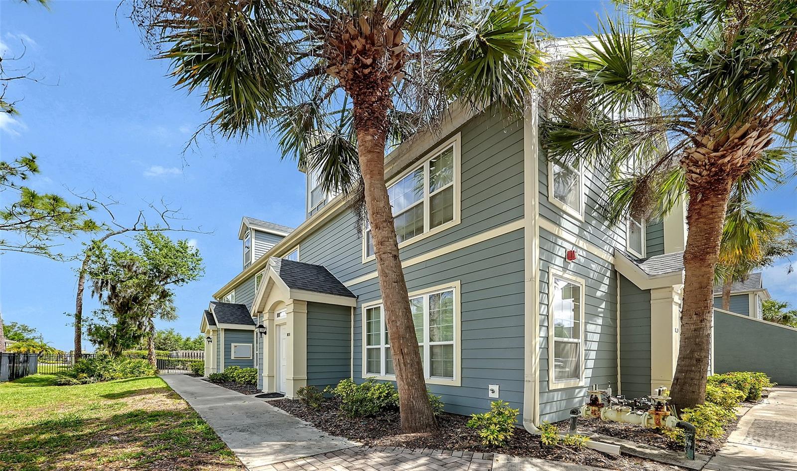 ADMIRALS WALK - Residential