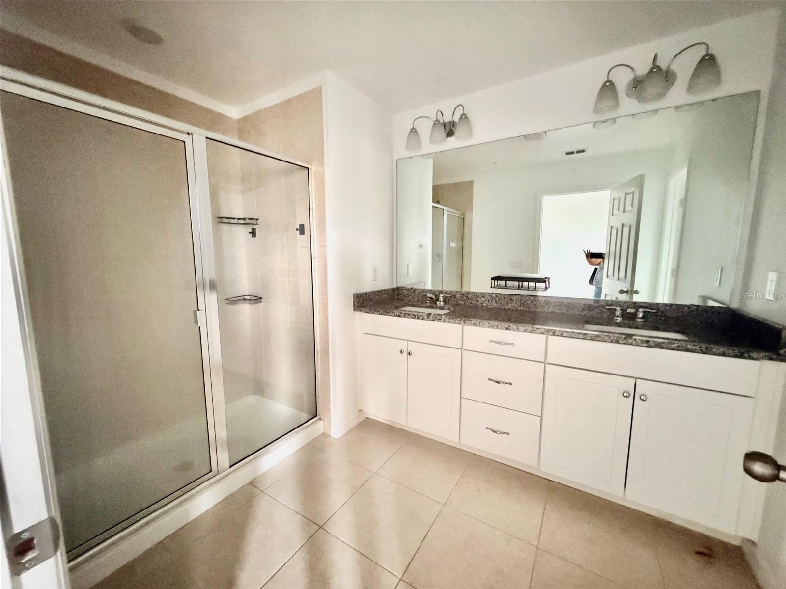 RANDAL WALK - Residential