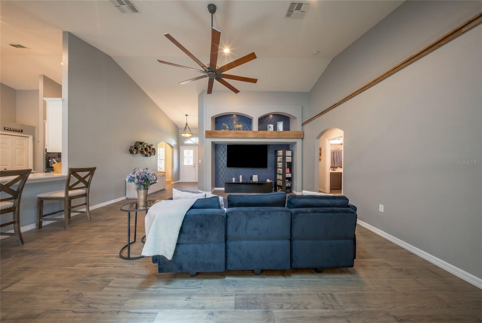 EAST LAKE RESERVE AT NARCOOSSEE UNIT 4 - Residential