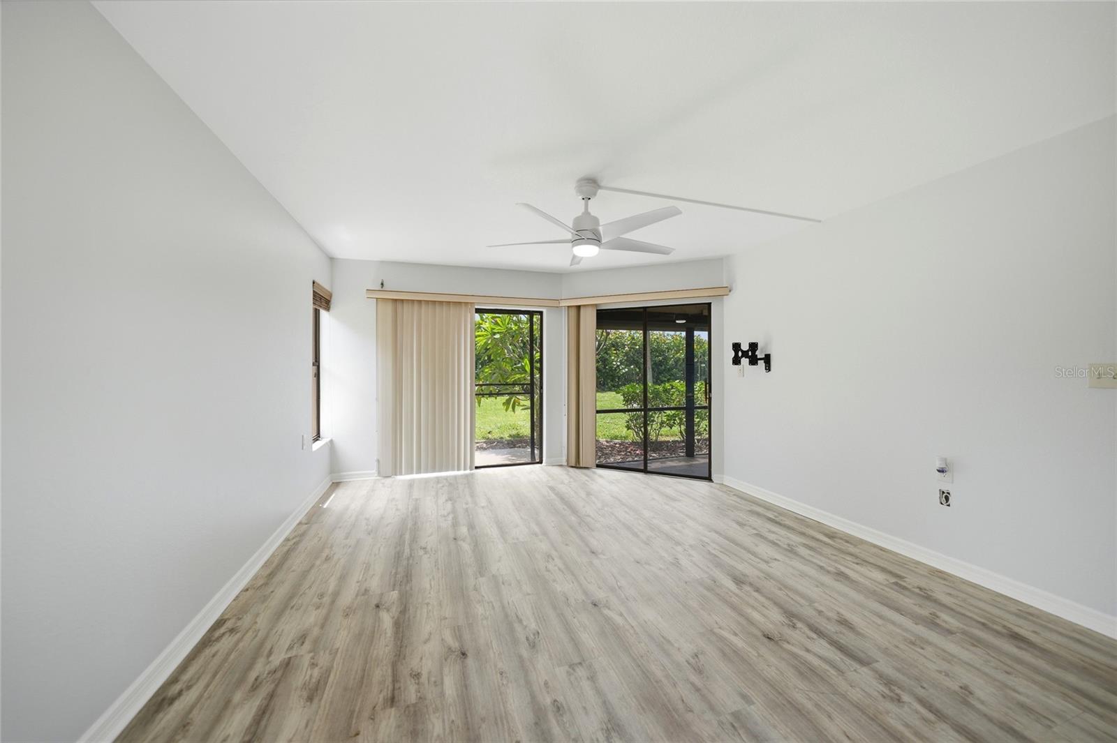 BANYAN POINT PH 03 - Residential