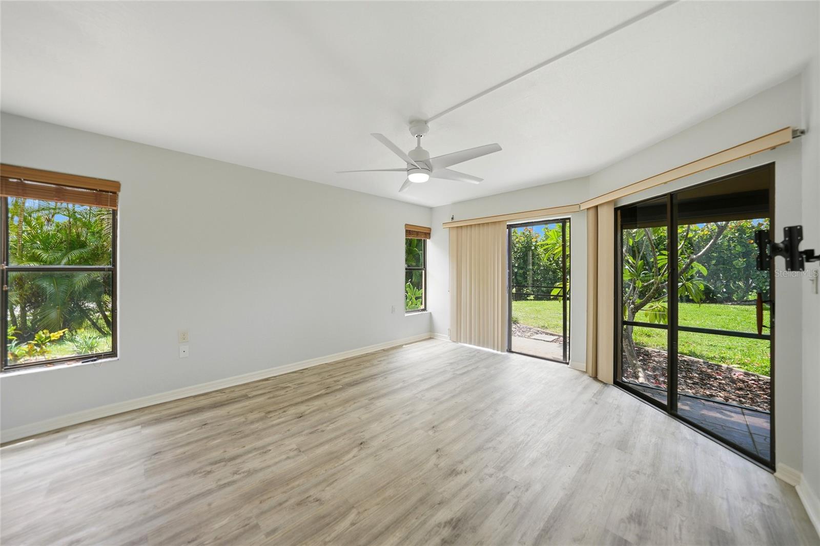BANYAN POINT PH 03 - Residential