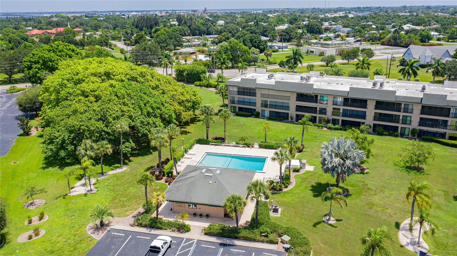 BANYAN POINT PH 03 - Residential