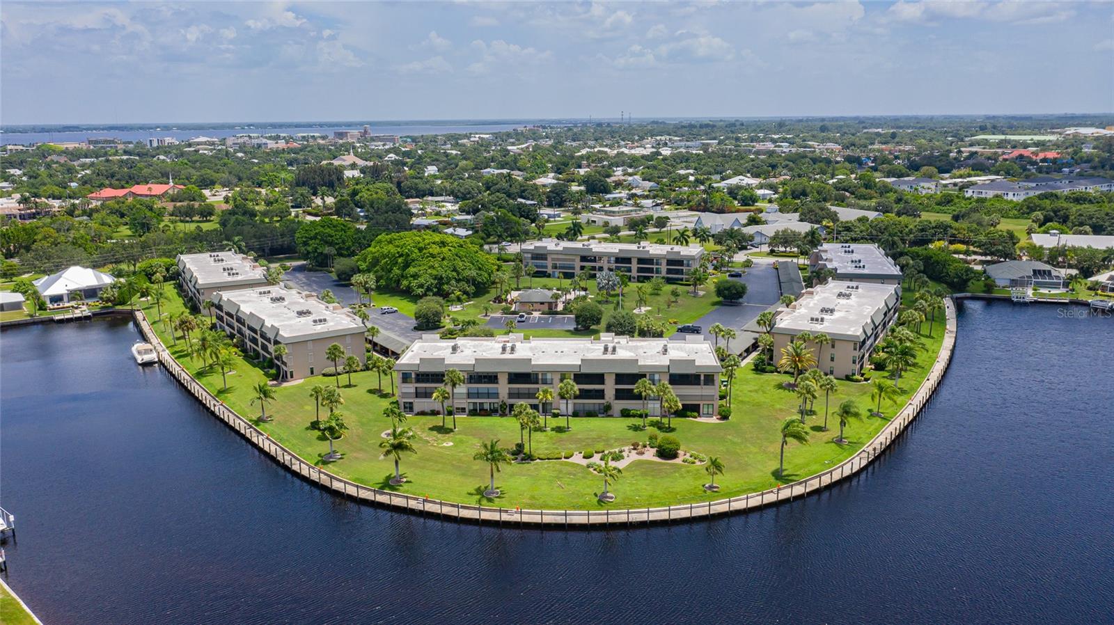 BANYAN POINT PH 03 - Residential