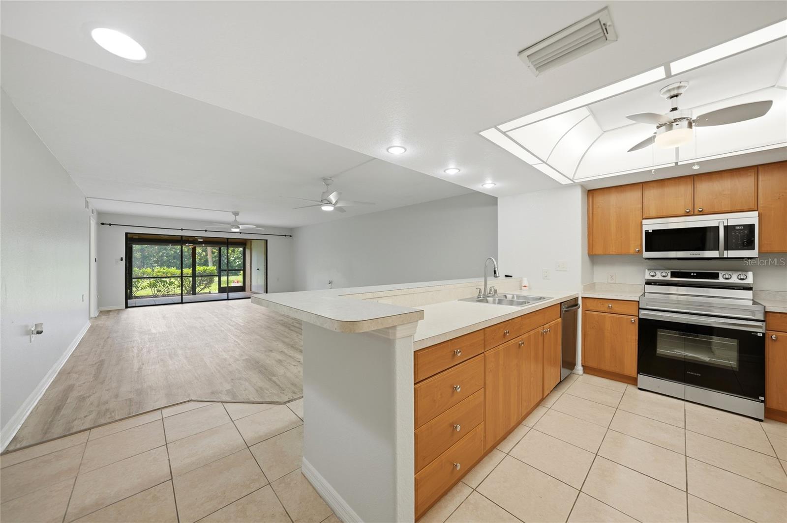 BANYAN POINT PH 03 - Residential