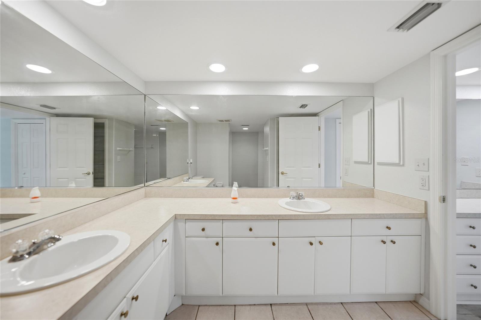 BANYAN POINT PH 03 - Residential