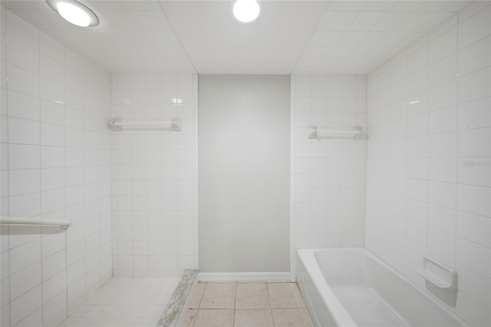 BANYAN POINT PH 03 - Residential
