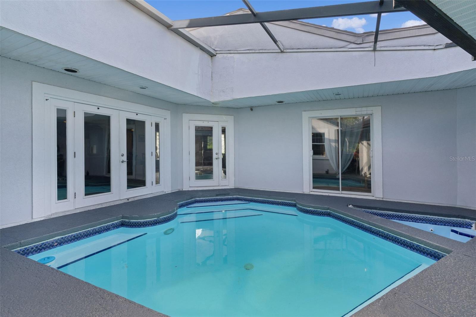 VALENCIA TERRACE - Residential