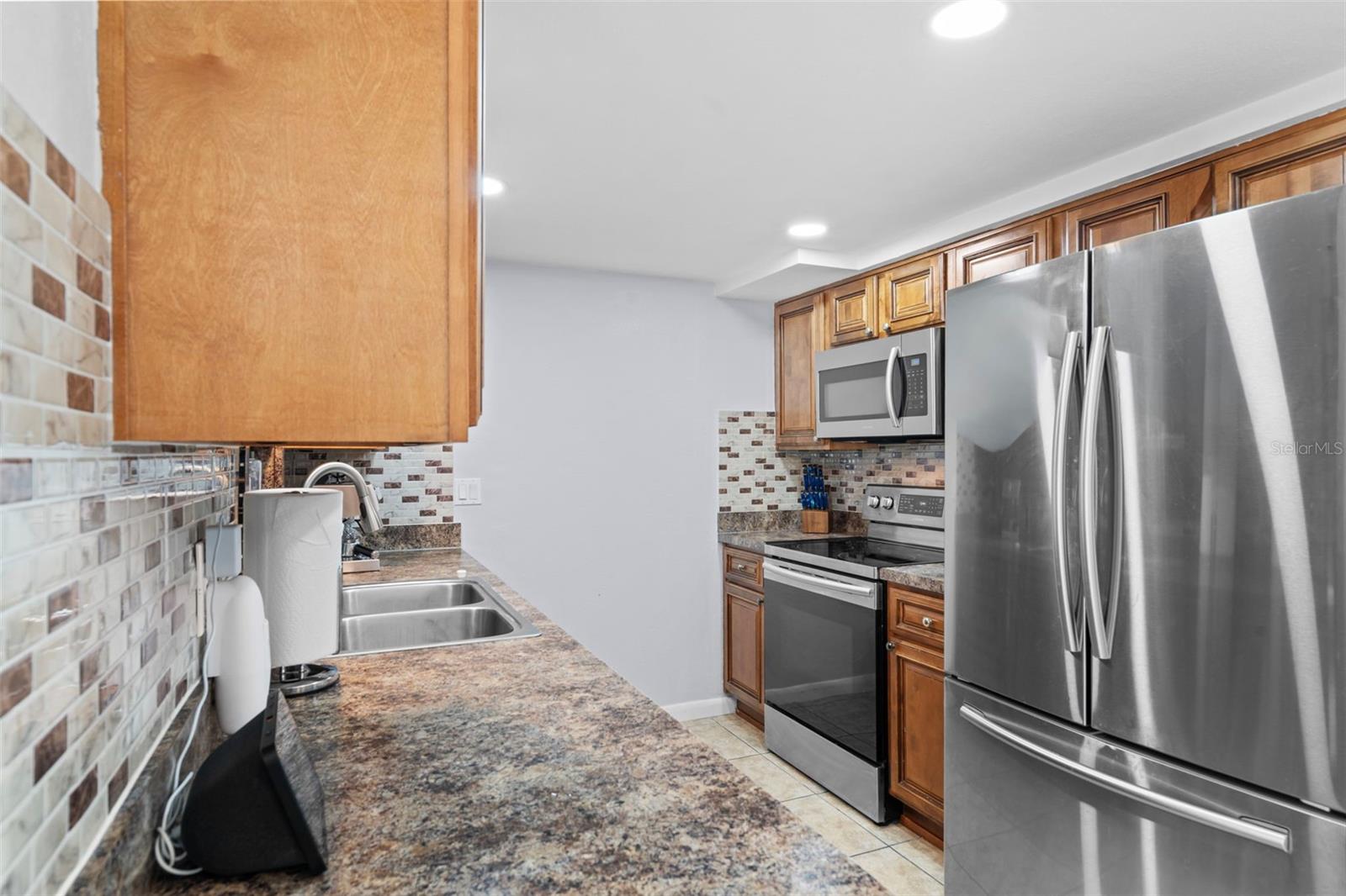 COLONIAL HILLS - Residential
