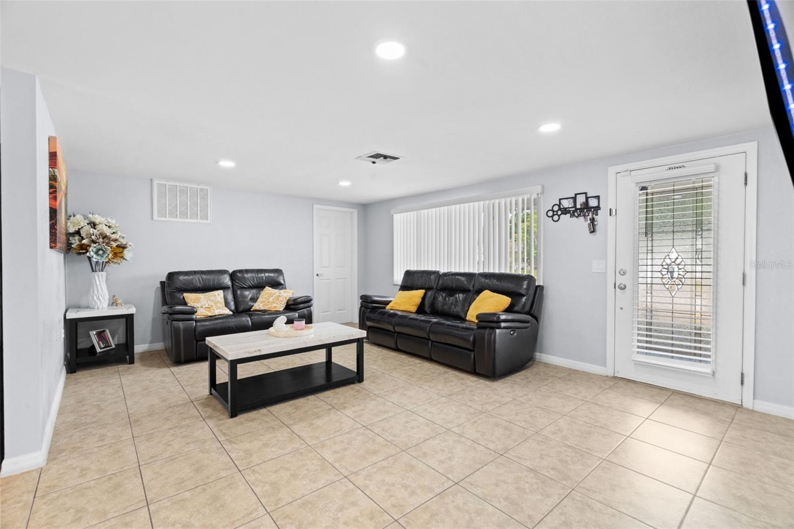 COLONIAL HILLS - Residential