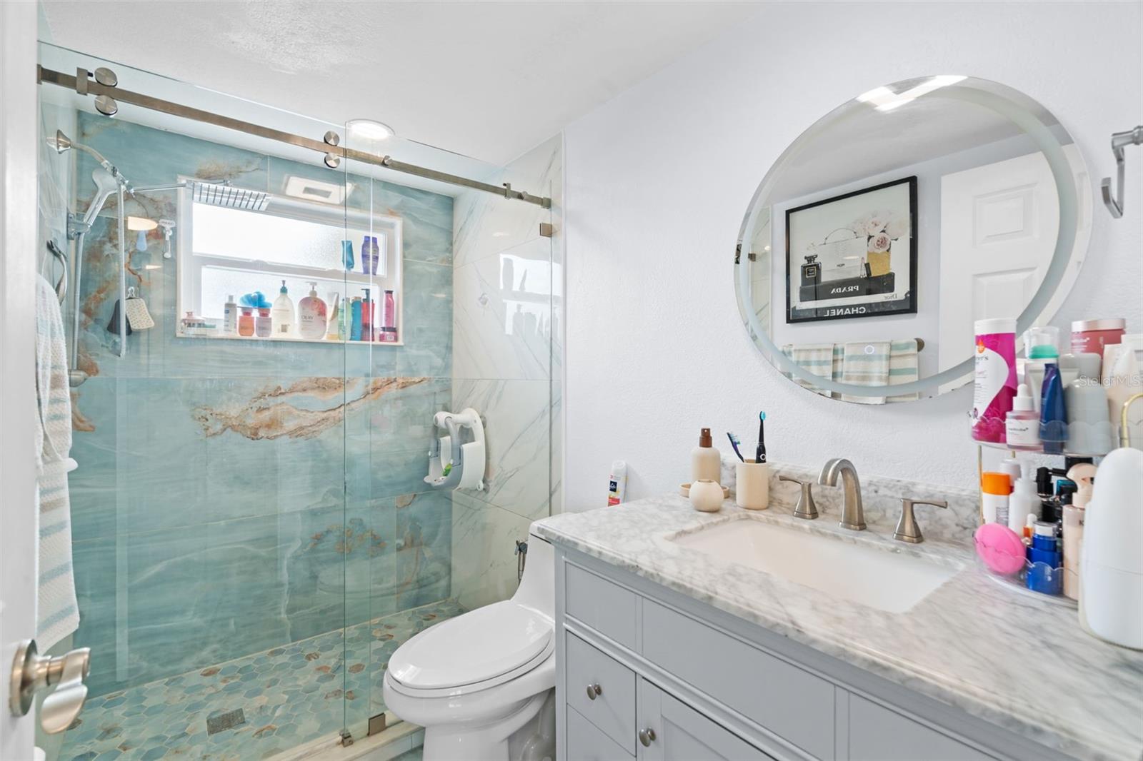 COLONIAL HILLS - Residential