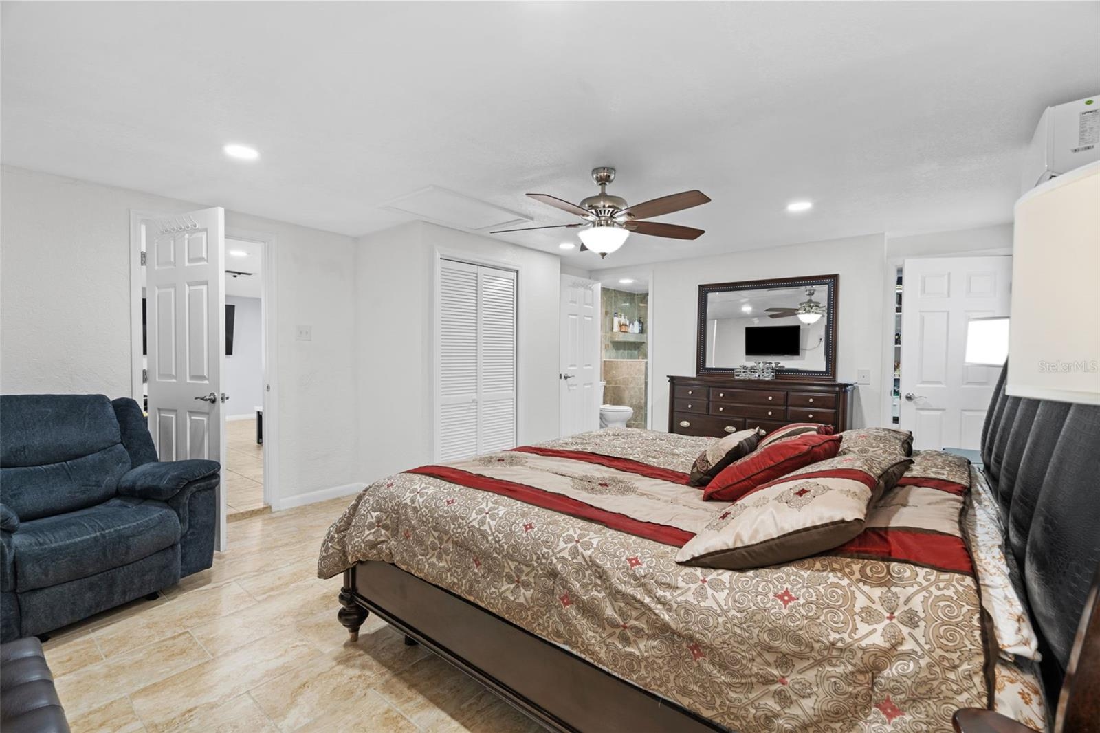 COLONIAL HILLS - Residential