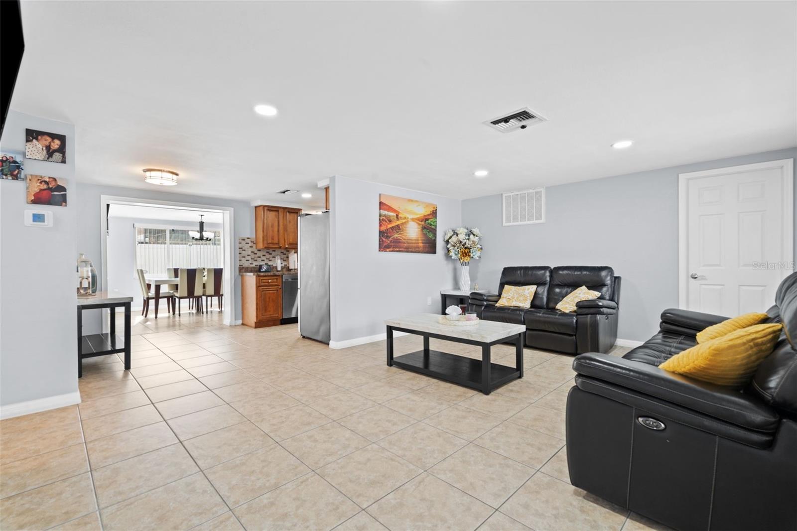 COLONIAL HILLS - Residential