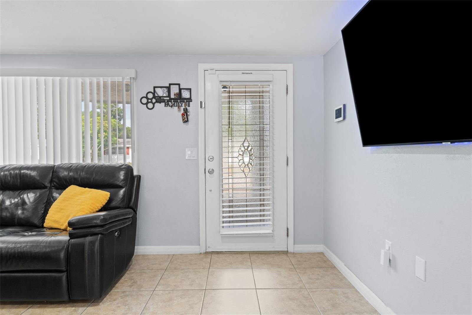 COLONIAL HILLS - Residential