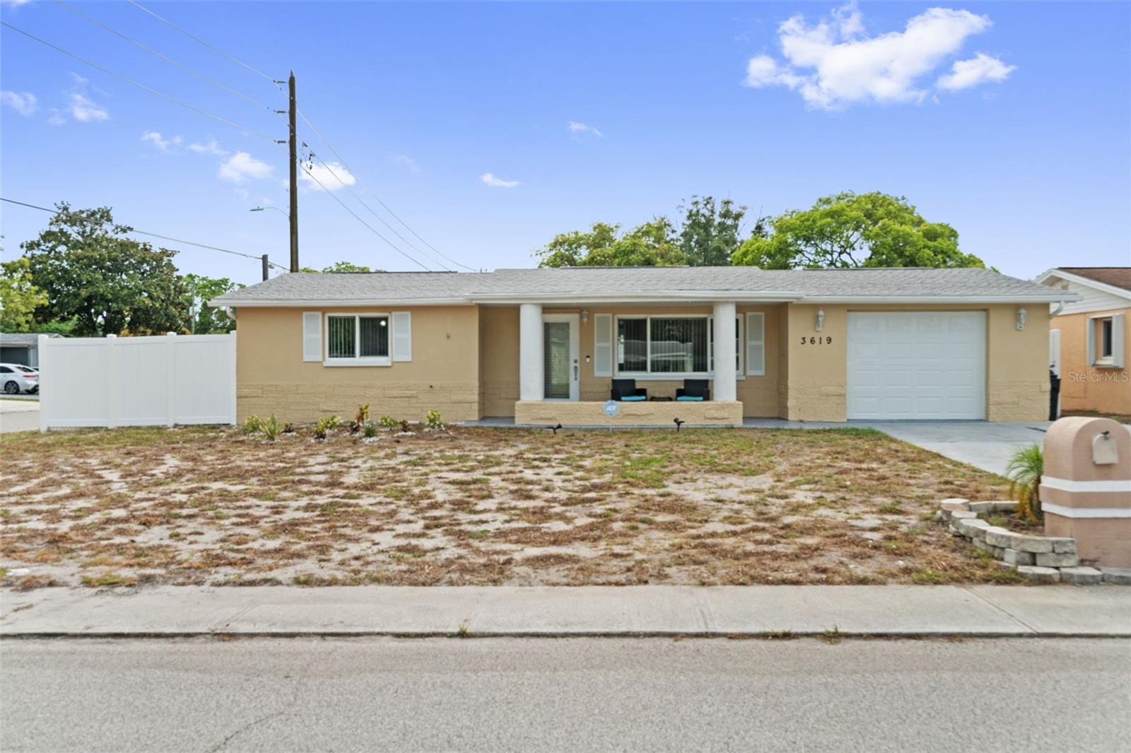 COLONIAL HILLS - Residential