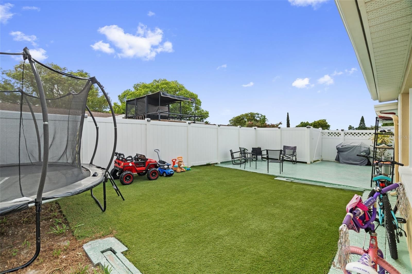 COLONIAL HILLS - Residential