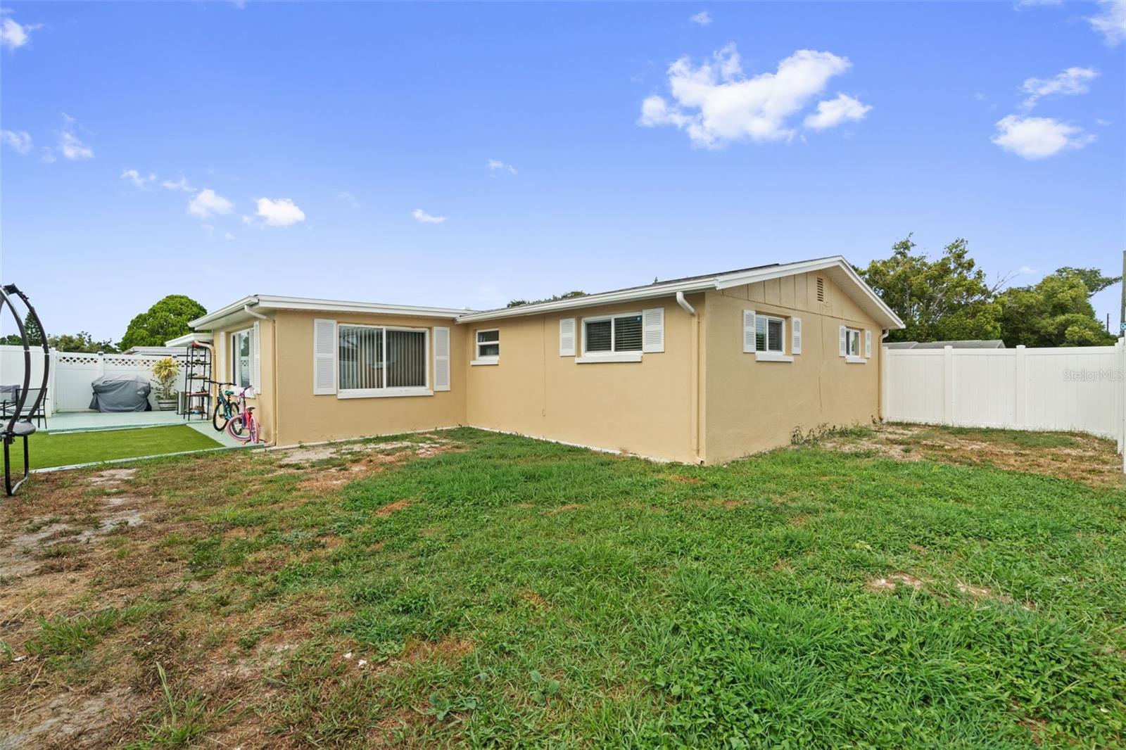 COLONIAL HILLS - Residential