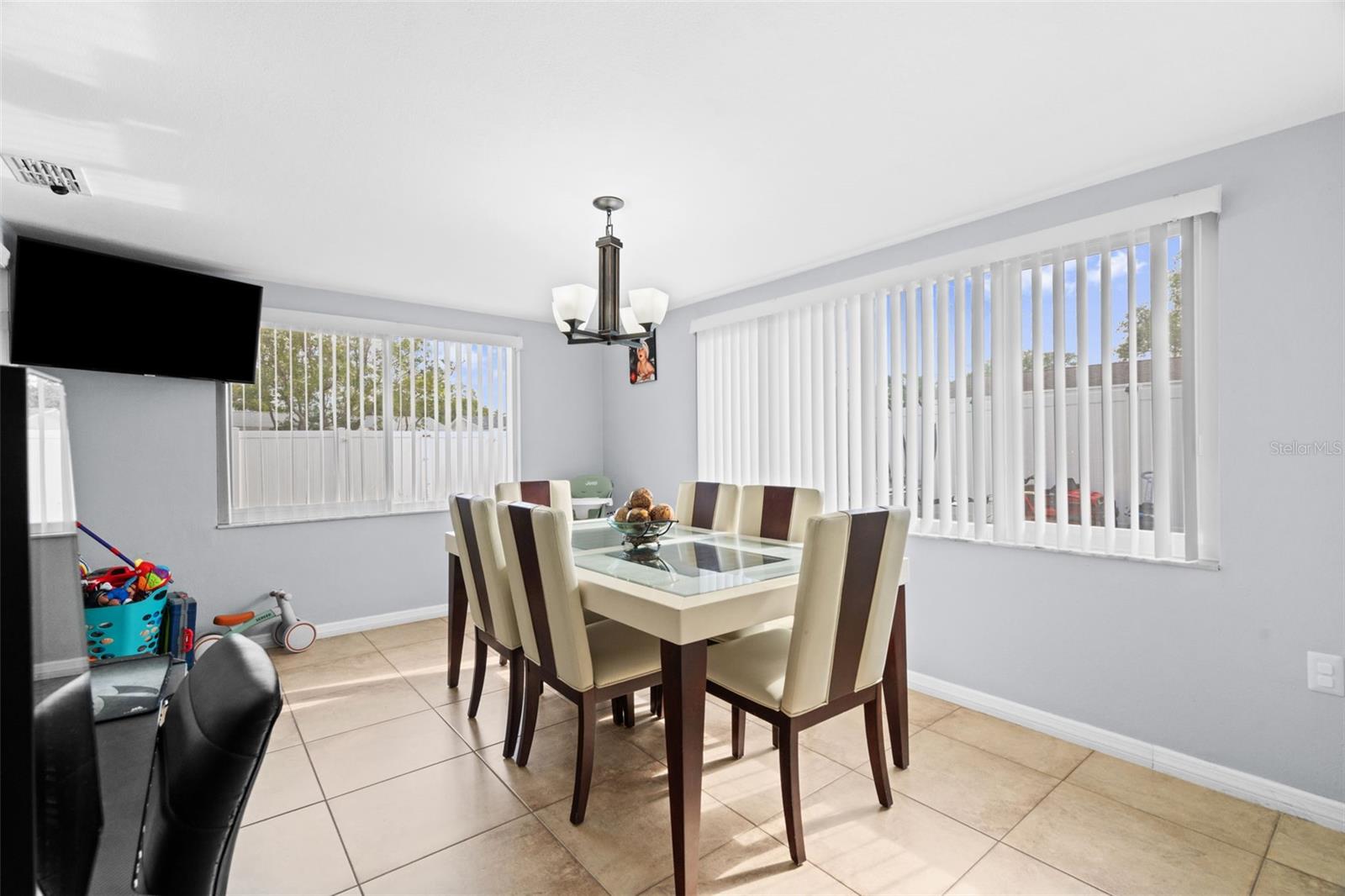 COLONIAL HILLS - Residential