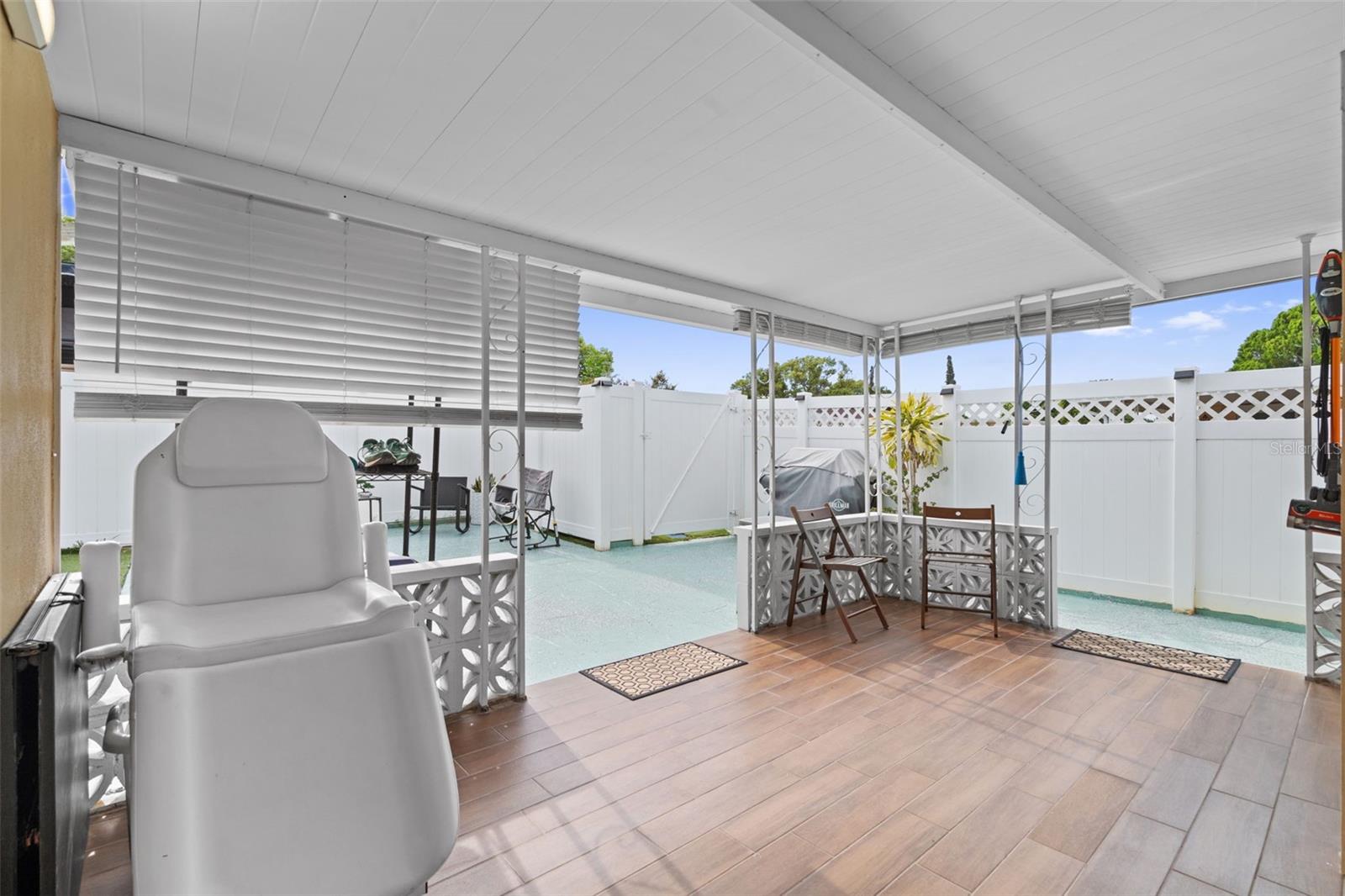 COLONIAL HILLS - Residential