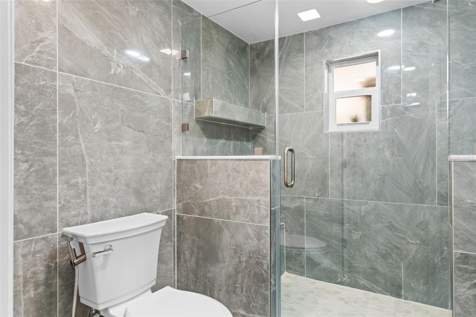 COLONIAL HILLS - Residential