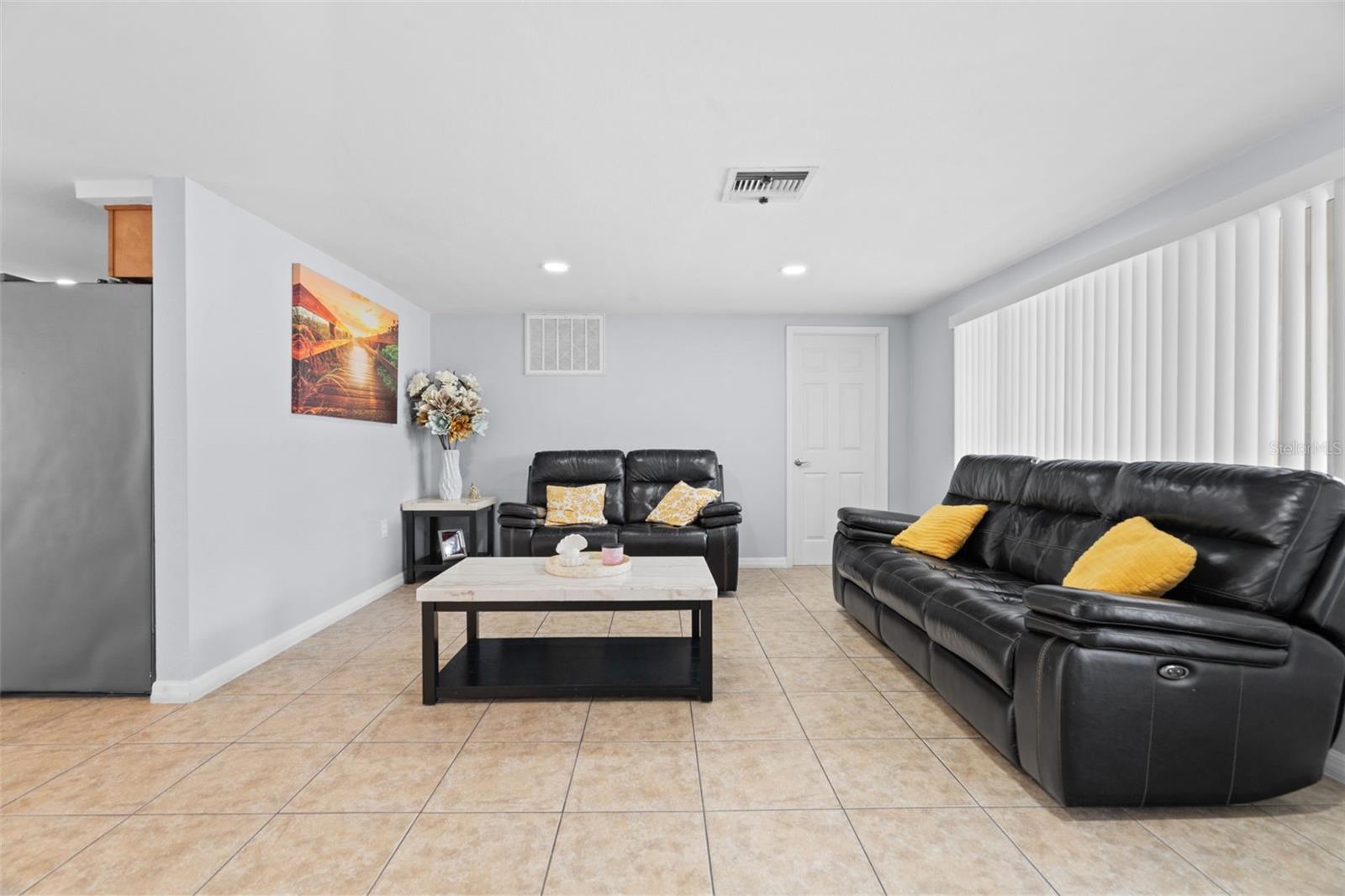 COLONIAL HILLS - Residential