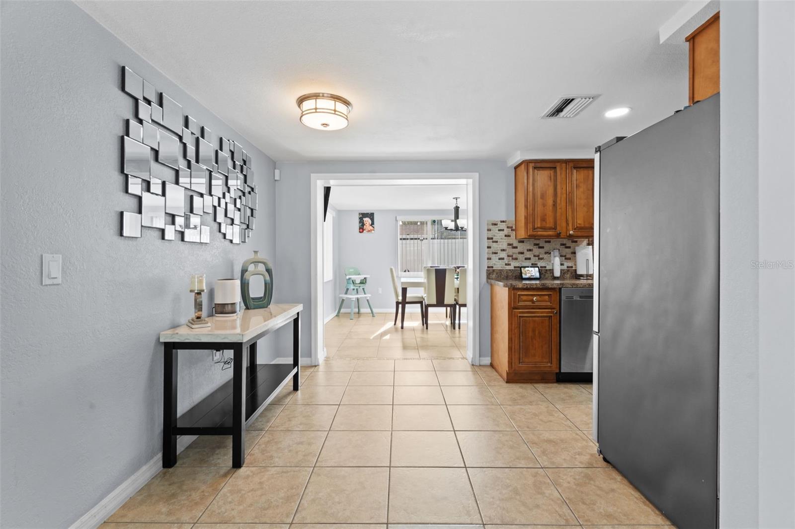 COLONIAL HILLS - Residential