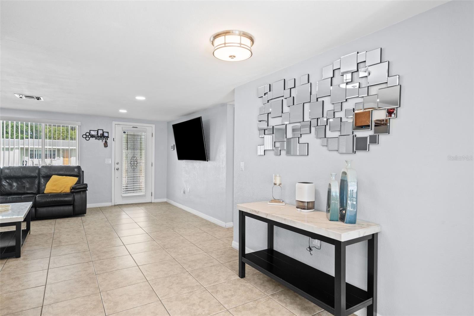 COLONIAL HILLS - Residential
