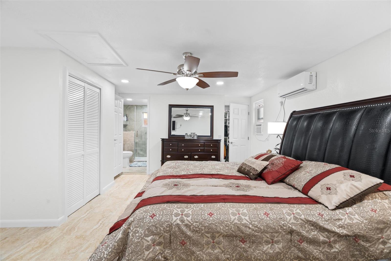 COLONIAL HILLS - Residential