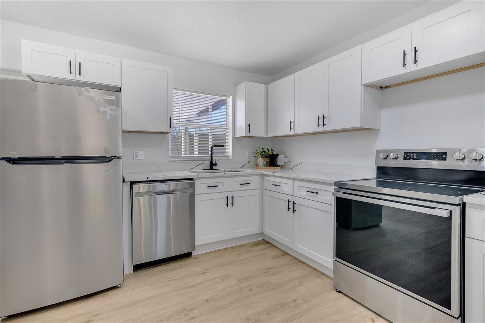 TWIN LAKES MANOR - Residential Lease