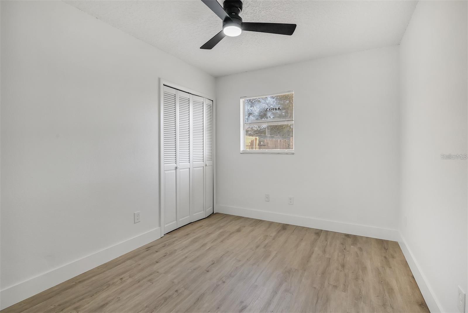 TWIN LAKES MANOR - Residential Lease