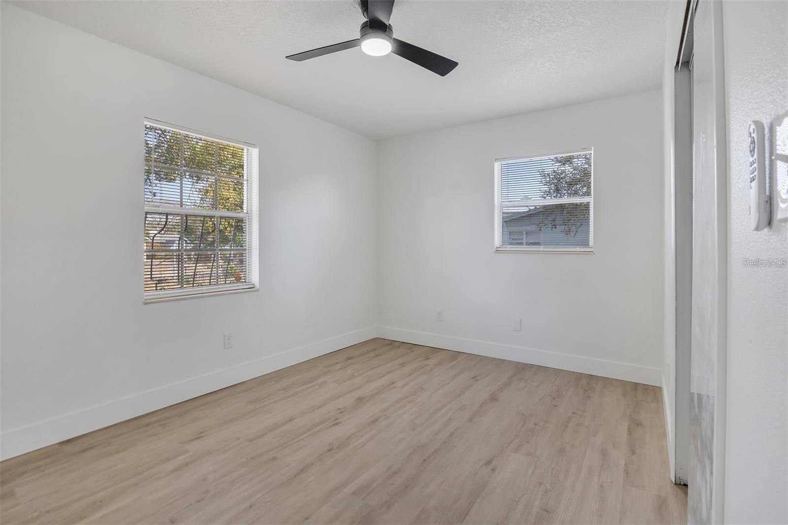 TWIN LAKES MANOR - Residential Lease