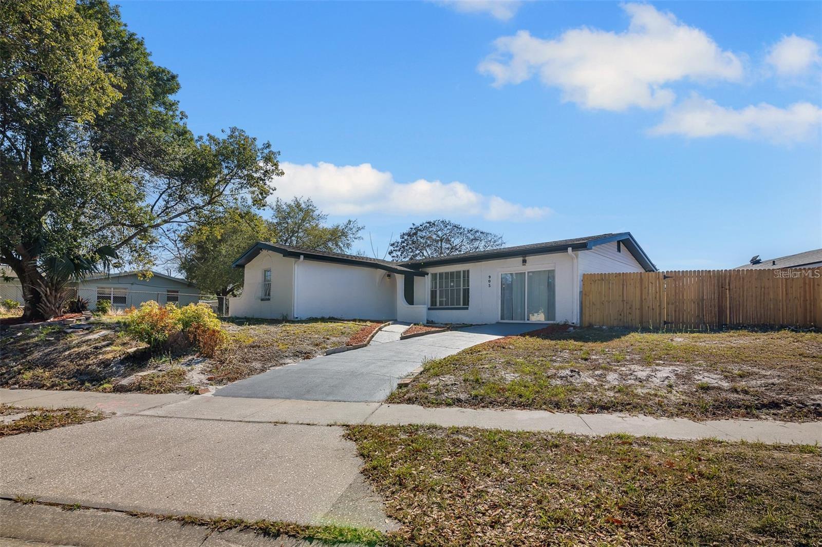 TWIN LAKES MANOR - Residential Lease