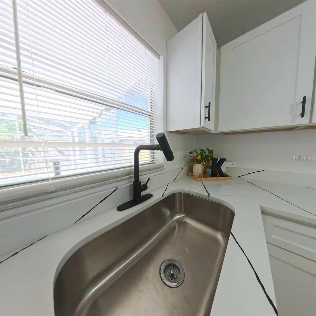 TWIN LAKES MANOR - Residential Lease