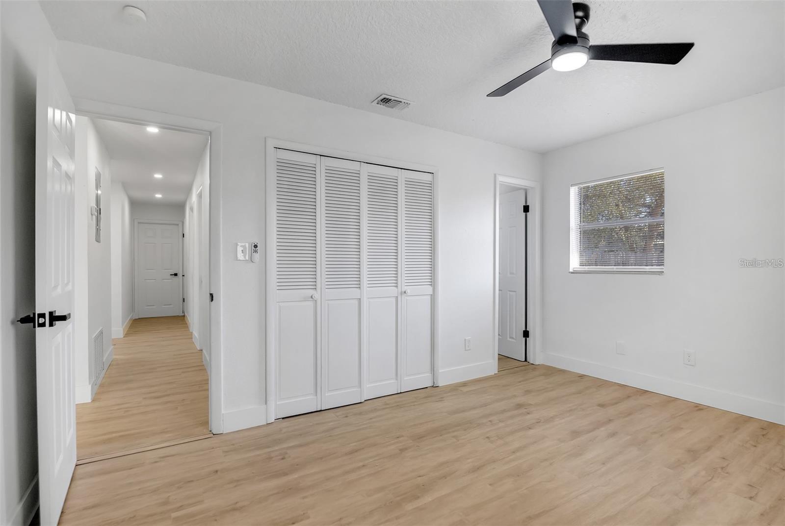 TWIN LAKES MANOR - Residential Lease